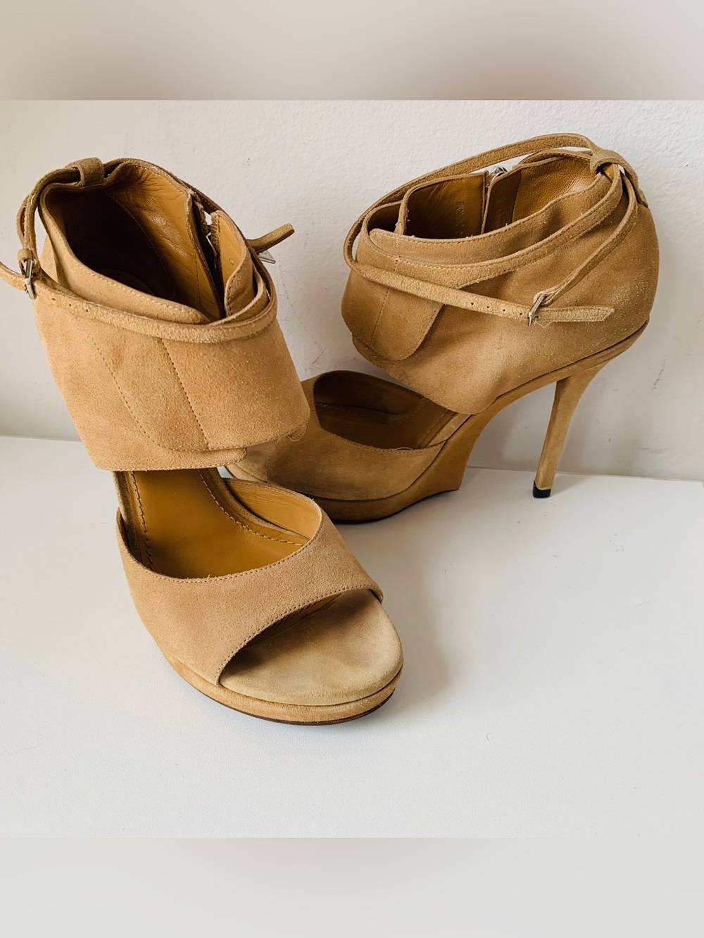 Yves Saint Laurent Sculpted Beige Suede Sandals/Heels Size 38